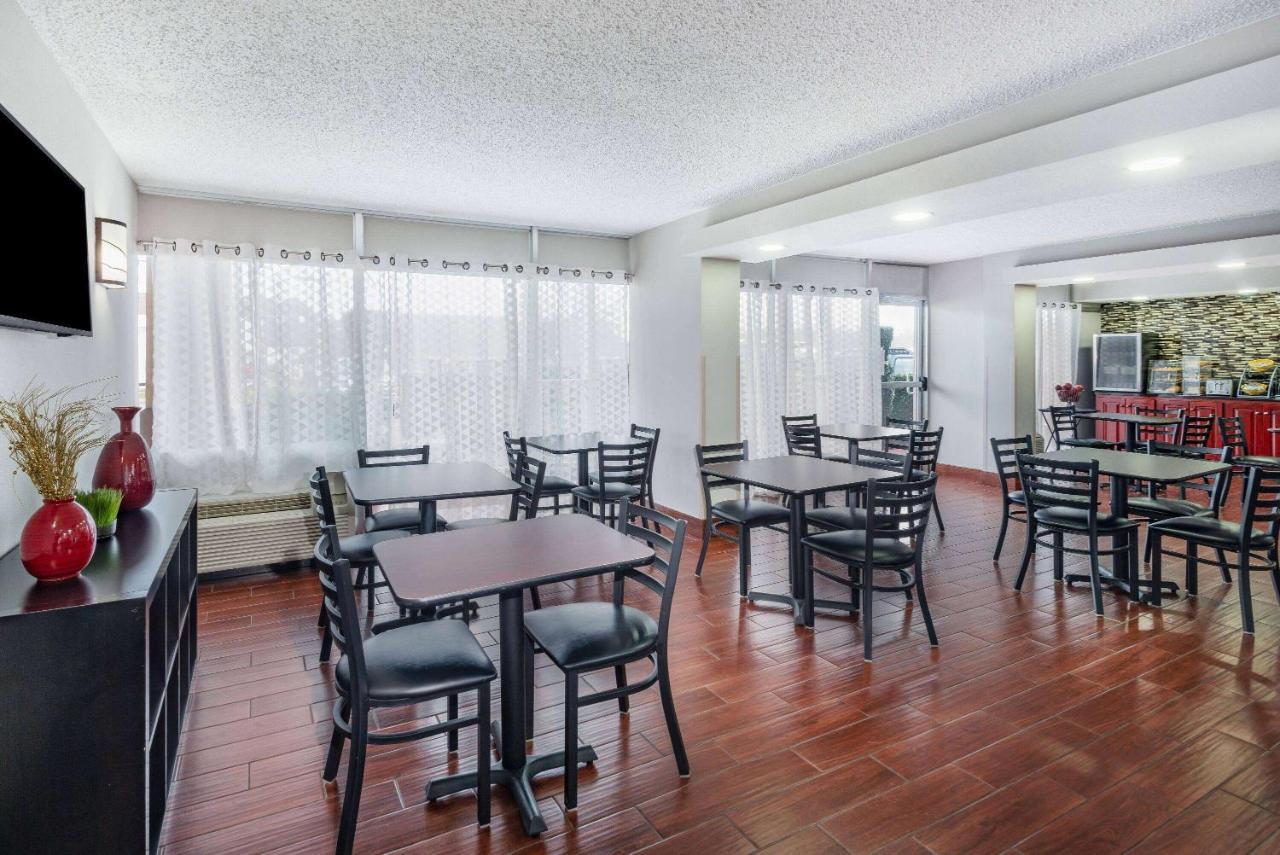 Days Inn By Wyndham Charlottesville/University Area Exterior photo